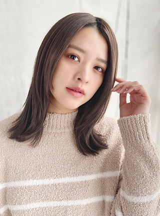 大人可愛いセンターパートの外はねアレンジ